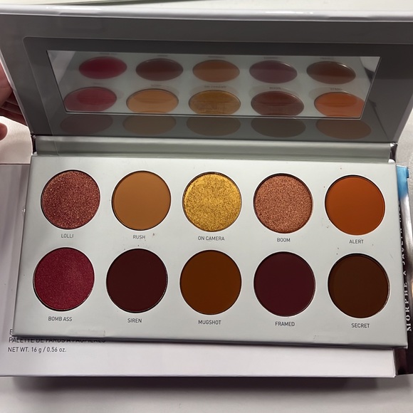 Ring the Alarm Jaclyn Hill Palette - Picture 1 of 1